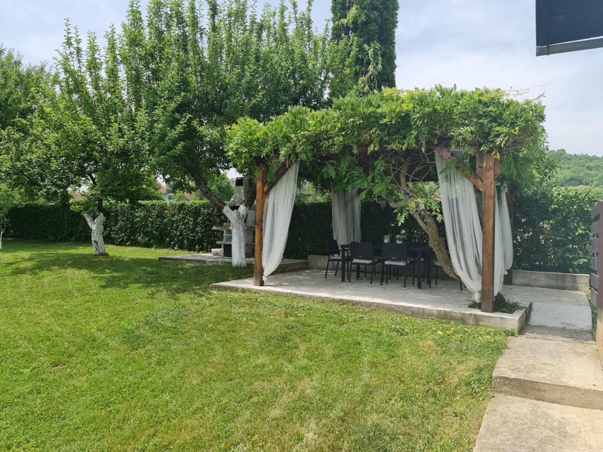 House Wisteria Villa Rakovica Buitenkant foto