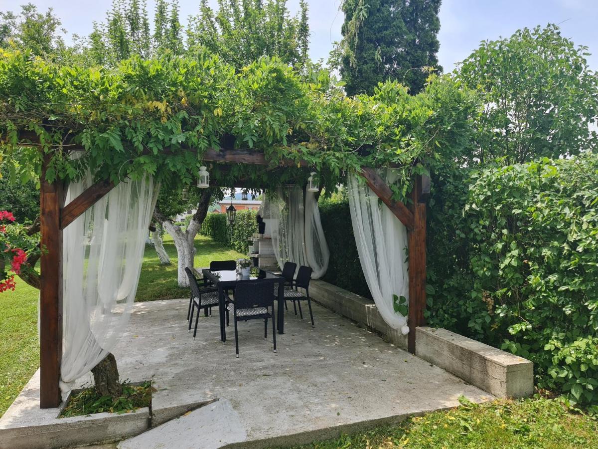 House Wisteria Villa Rakovica Buitenkant foto
