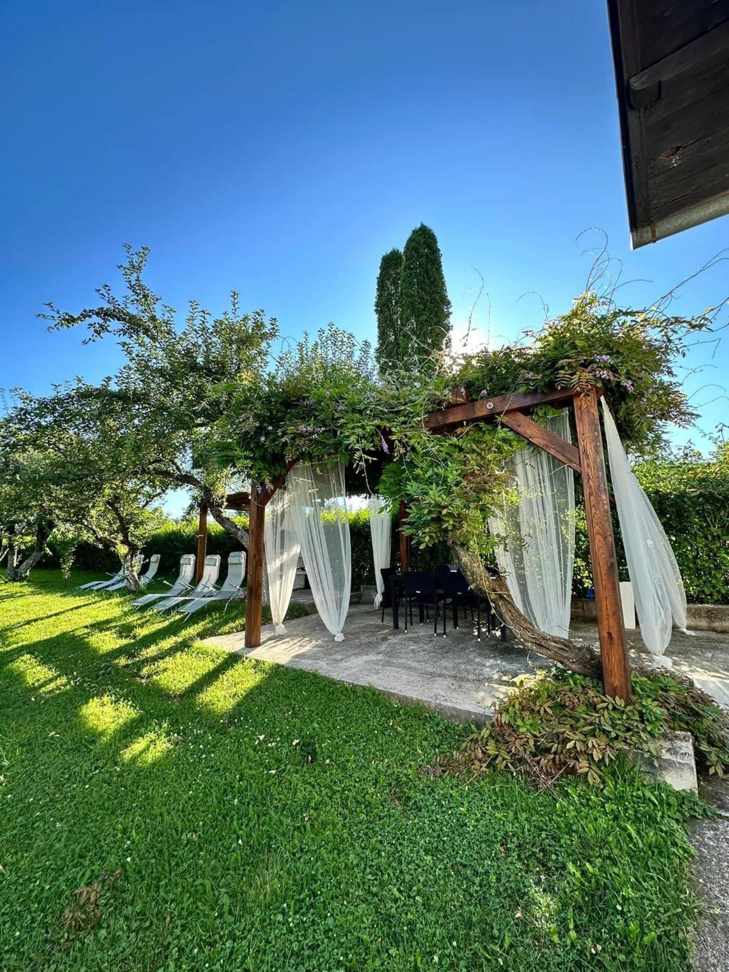 House Wisteria Villa Rakovica Buitenkant foto