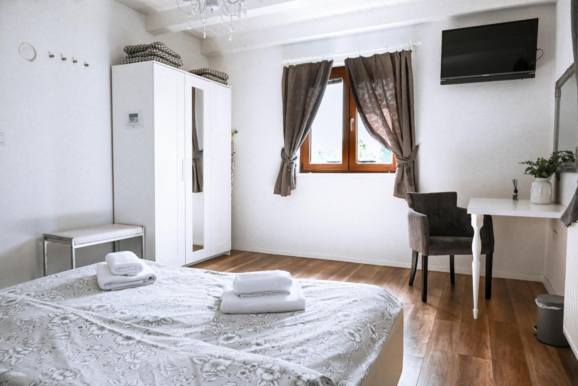 House Wisteria Villa Rakovica Buitenkant foto