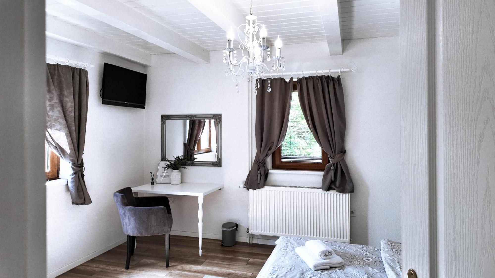 House Wisteria Villa Rakovica Buitenkant foto